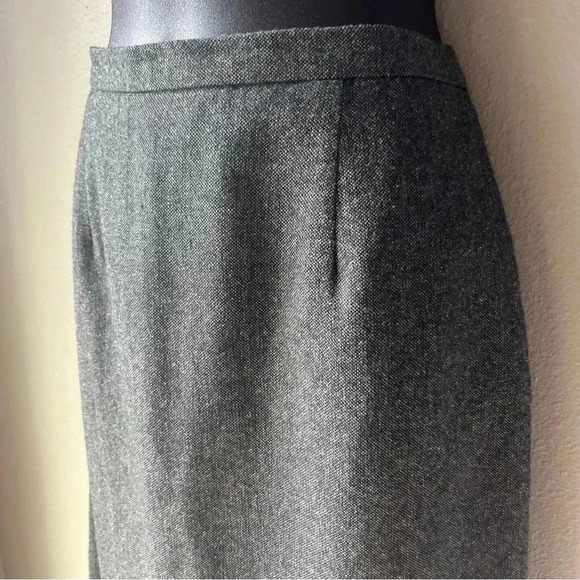 Vintage Sag Harbor 8 Petite Tweed Wool Blend Embroidered Hem Pencil Skirt Gray - Picture 2 of 11
